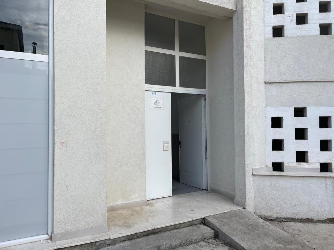 New Bazar - 2 Rooms Apartment Tirana Bagian luar foto
