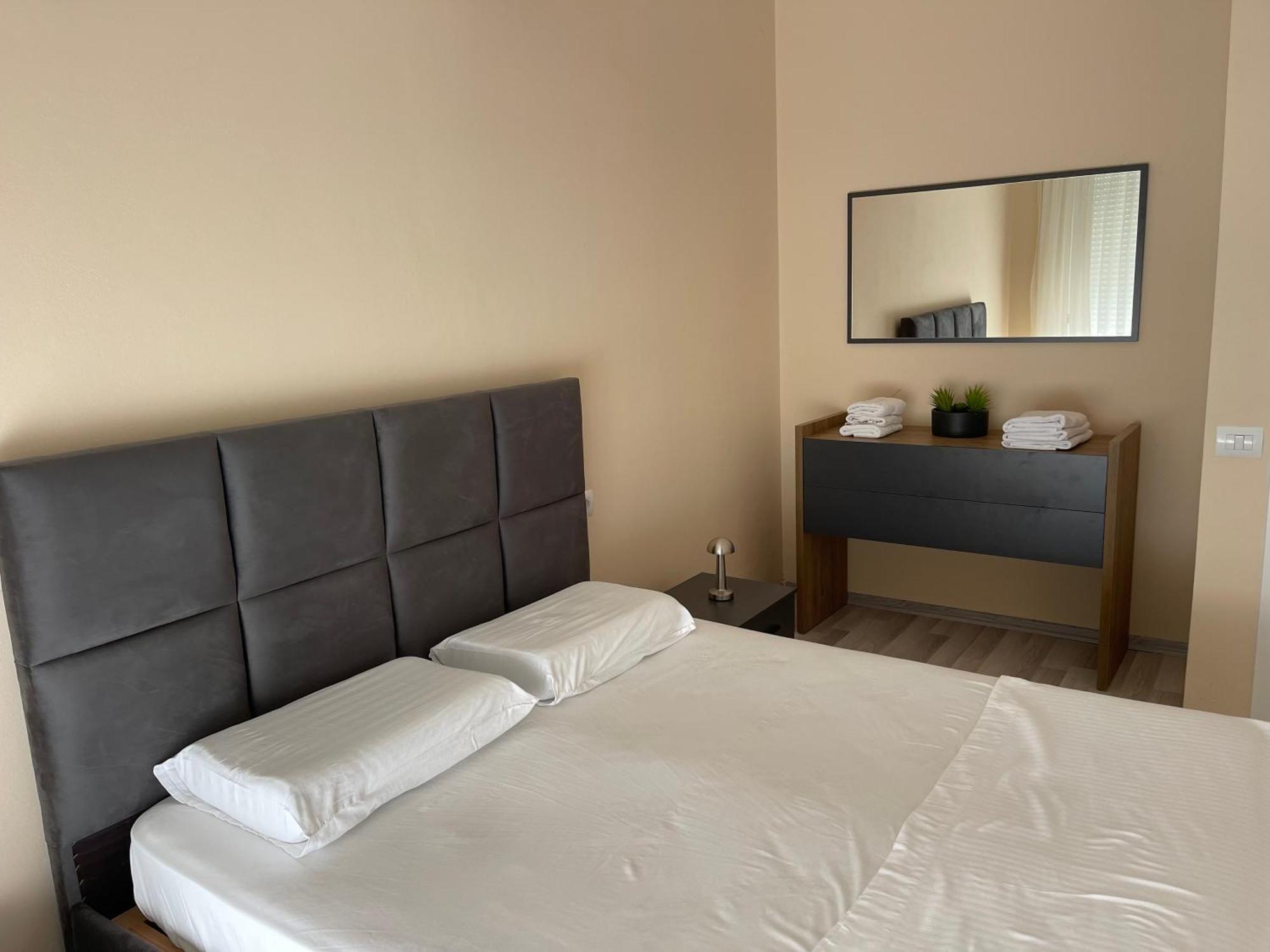 New Bazar - 2 Rooms Apartment Tirana Bagian luar foto